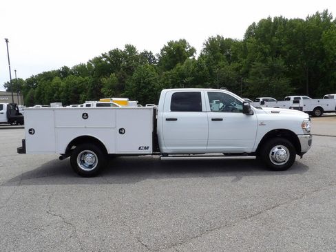 Used 2024 RAM 3500 Tradesman w/ Chrome Appearance Group AWD/4WD image 9