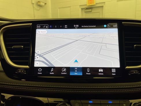 New 2026 Chrysler Pacifica Limited w/ Uconnect Theater Family Group image 15