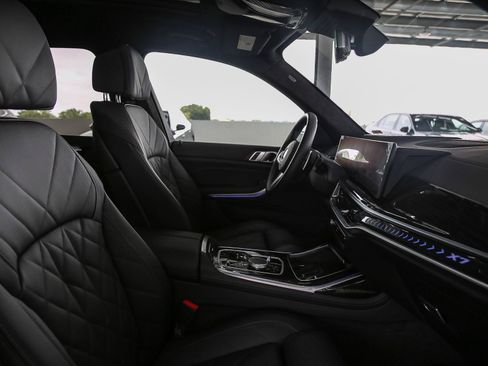 Certified 2025 BMW X7 xDrive40i w/ M Sport Package AWD/4WD image 17