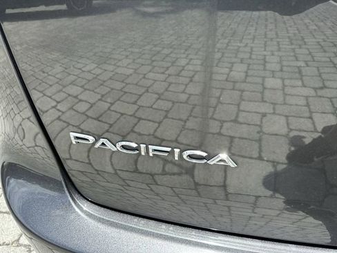 Used 2021 Chrysler Pacifica Limited w/ Uconnect Theater Family Group FWD image 14