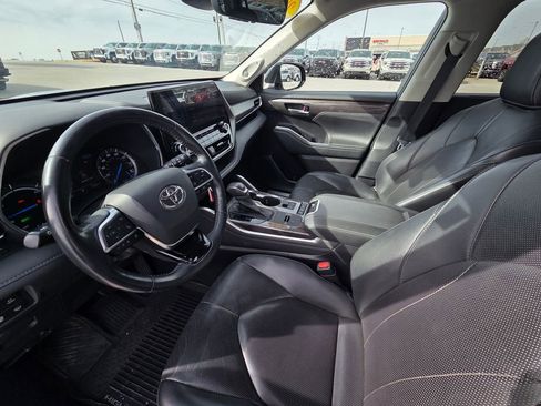 Used 2021 Toyota Highlander Limited image 10