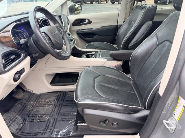 Used 2022 Chrysler Pacifica Limited w/ Uconnect Theater Family Group AWD/4WD image 23