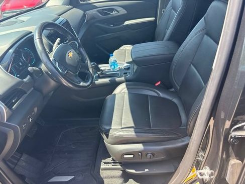 Used 2019 Chevrolet Traverse LT w/ LT Premium Package AWD/4WD image 5