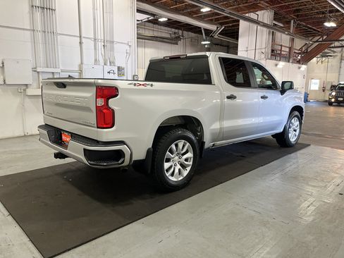 Used 2022 Chevrolet Silverado 1500 Custom w/ Safety Confidence Package AWD/4WD image 9
