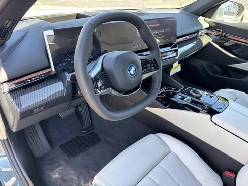 New 2026 BMW i5 eDrive40 w/ Premium Package image 21