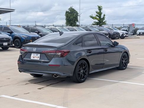 Used 2025 Honda Civic Sport image 3