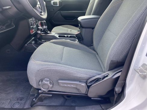 Used 2025 Jeep Wrangler Willys AWD/4WD image 22