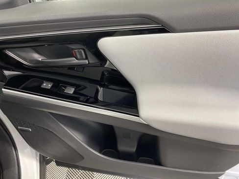 Used 2024 Subaru Solterra Limited image 24