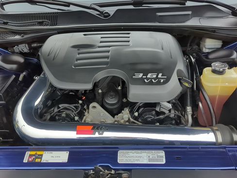 Used 2013 Dodge Challenger SXT image 9