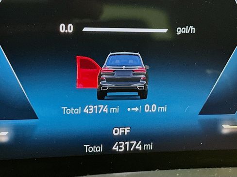 Used 2024 BMW X7 xDrive40i w/ Executive Package AWD/4WD image 9