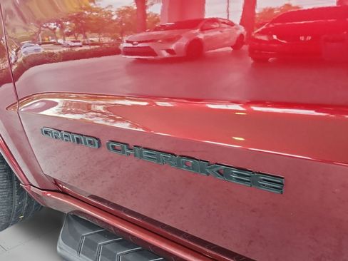 Used 2021 Jeep Grand Cherokee Laredo X AWD/4WD image 30