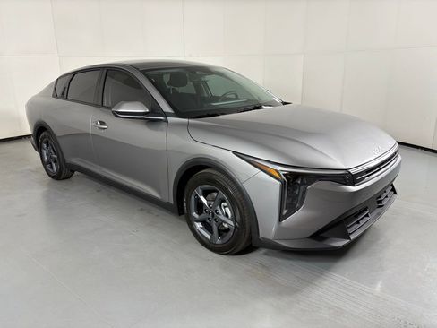 New 2026 Kia K4 FWD image 2