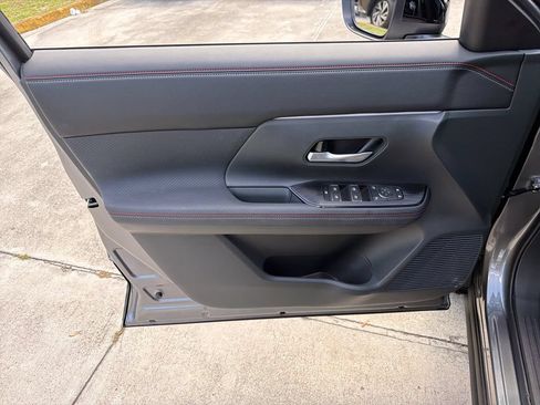 Used 2025 Nissan Kicks SR w/ SR Premium Package FWD image 17