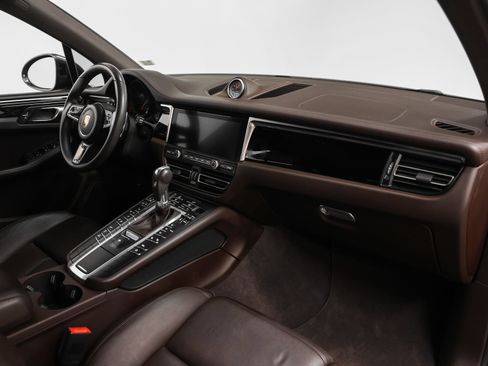 Certified 2019 Porsche Macan AWD/4WD image 19