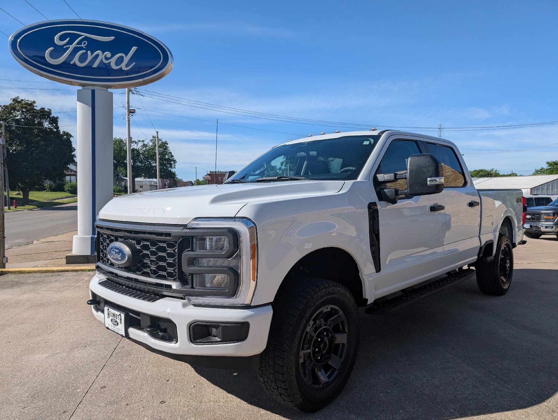 Used 2023 Ford F250 XL w/ STX Appearance Package AWD/4WD image 2
