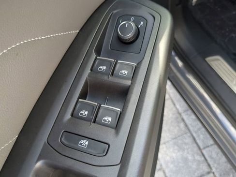 Certified 2023 Volkswagen Atlas Cross Sport SE w/ Panoramic Sunroof Package FWD image 19