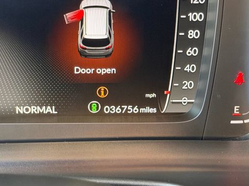 Used 2025 Honda Pilot Black Edition image 20