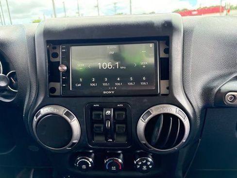 Used 2017 Jeep Wrangler Unlimited Sport w/ Quick Order Package 23S AWD/4WD image 18
