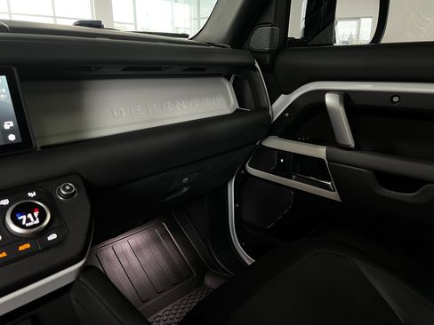 Used 2023 Land Rover Defender 90 X-Dynamic SE AWD/4WD image 16