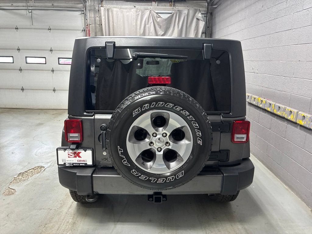 Used 2018 Jeep Wrangler Unlimited Sahara w/ Connectivity Group AWD/4WD image 25