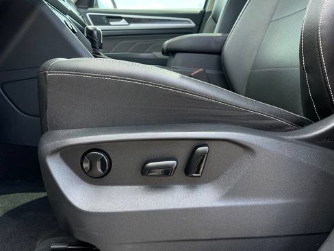 Used 2023 Volkswagen Atlas SE w/ Panoramic Sunroof Package FWD image 24