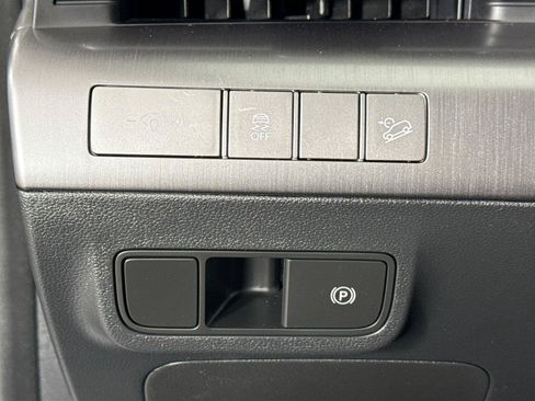 Used 2025 Hyundai Kona SEL FWD image 13