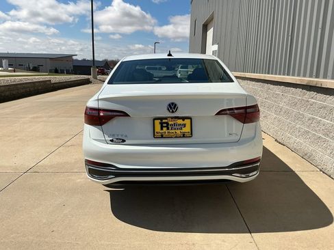 Used 2024 Volkswagen Jetta SEL image 5