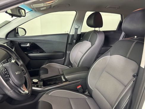 Used 2022 Kia Niro EX image 19