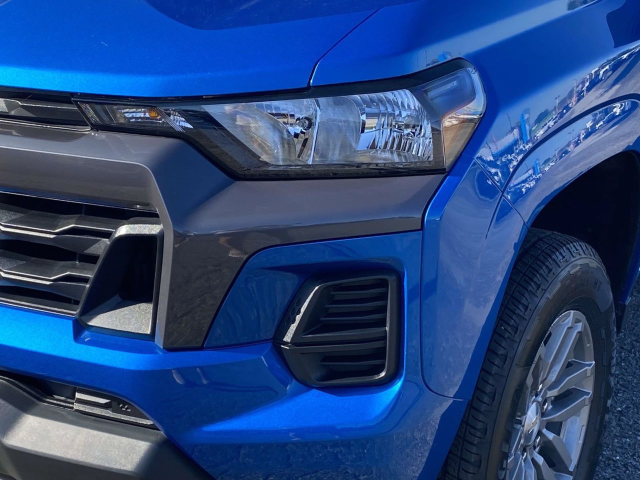 Used 2024 Chevrolet Colorado LT RWD image 4