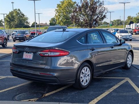Used 2019 Ford Fusion S image 3