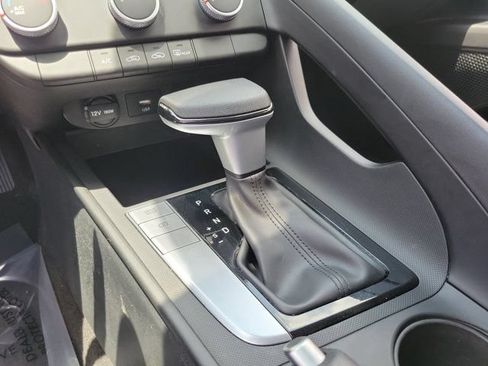 Certified 2024 Hyundai Elantra SE FWD image 22