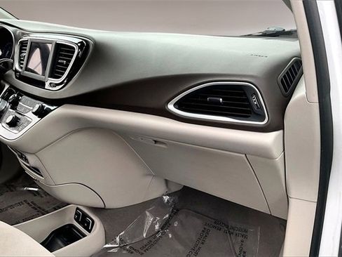 Used 2019 Chrysler Pacifica Touring Plus w/ Tire & Wheel Group image 25