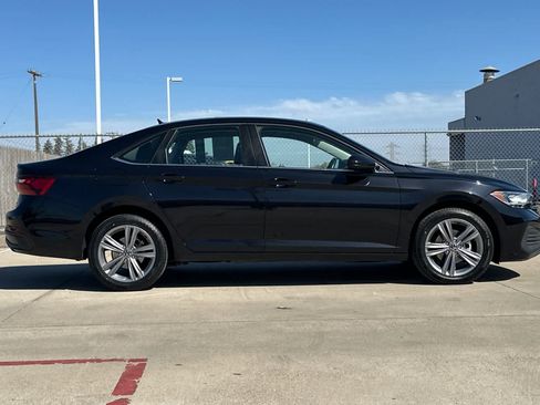 Used 2024 Volkswagen Jetta SE FWD image 2