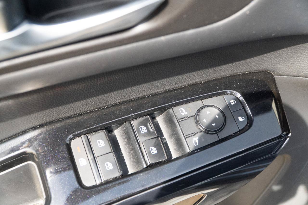 Used 2022 Nissan Pathfinder S AWD/4WD image 19
