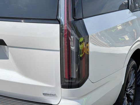 Certified 2025 Cadillac Escalade ESV Sport Platinum AWD/4WD image 5