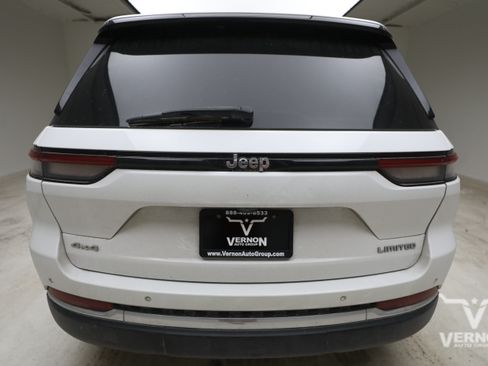 Used 2023 Jeep Grand Cherokee Limited AWD/4WD image 3
