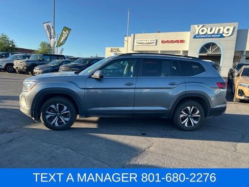 Used 2024 Volkswagen Atlas SE AWD/4WD image 2