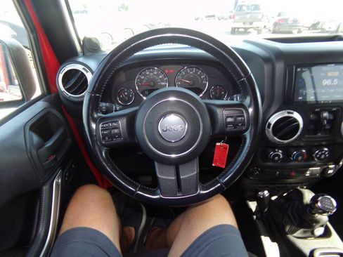 Used 2014 Jeep Wrangler Unlimited Sahara w/ Connectivity Group AWD/4WD image 54