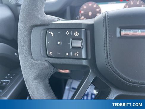 Used 2024 Land Rover Defender 90 V8 image 24