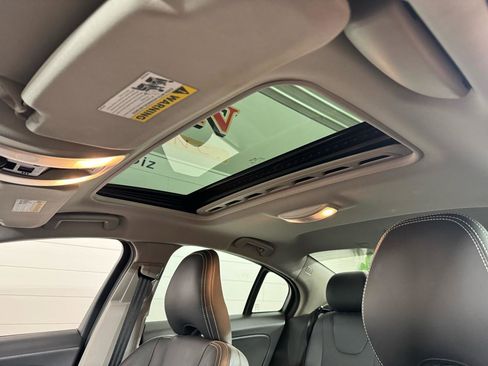 Used 2018 Volvo S60 T5 Dynamic image 15