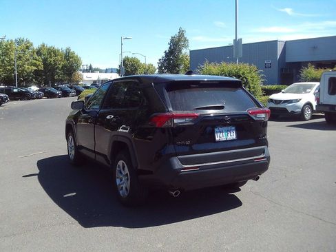 Used 2023 Toyota RAV4 LE AWD/4WD image 3