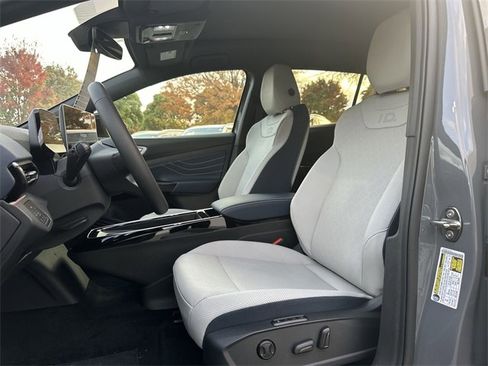 New 2025 Volkswagen ID.4 Pro S Plus image 12