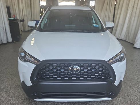 Used 2024 Toyota Corolla Cross LE FWD image 2