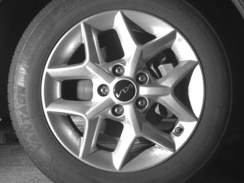 Used 2025 Kia Soul LX w/ LX Technology Package FWD image 24