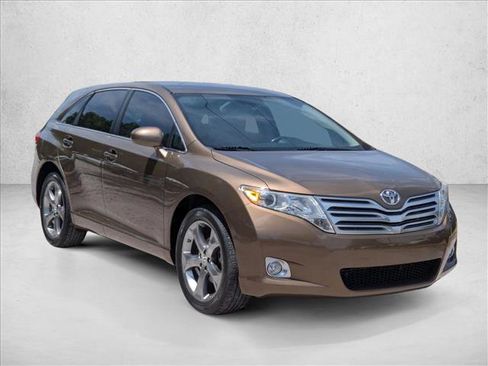 Used 2010 Toyota Venza FWD image 3