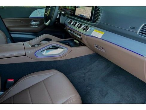 Used 2024 Mercedes-Benz GLS 450 4MATIC image 12