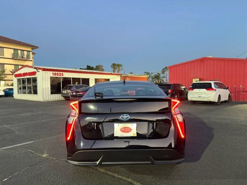 Used 2016 Toyota Prius Four Touring FWD image 6
