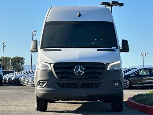 New 2024 Mercedes-Benz eSprinter 170 Cargo image 8