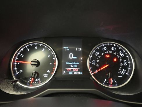 Used 2021 Toyota RAV4 LE FWD image 15