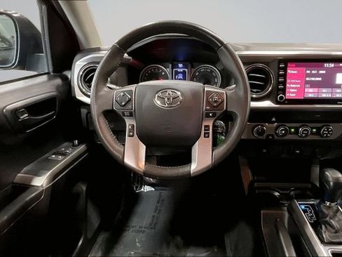 Used 2020 Toyota Tacoma SR5 AWD/4WD image 5